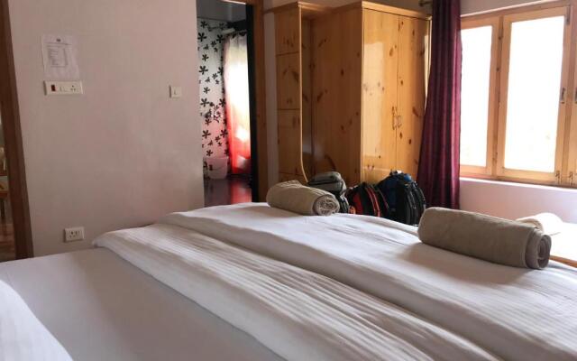 Raku Guest House