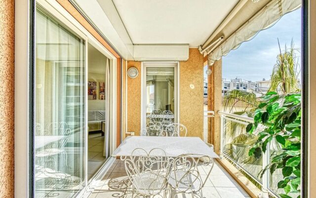 HESPE - Beautiful 2 bed apartment only 50m from the beach!