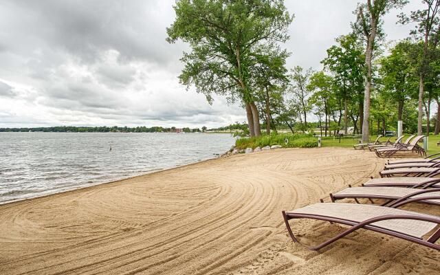 Best Western Premier The Lodge on Lake Detroit