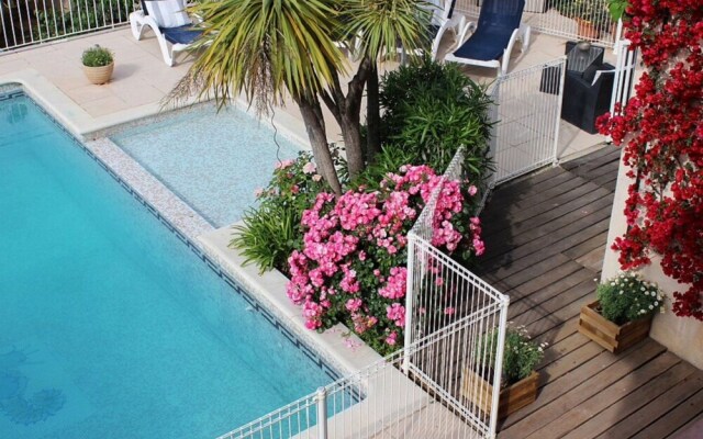 A Gorgeous, 2-bedroom Apartment in a Villa With Beautiful sea View and