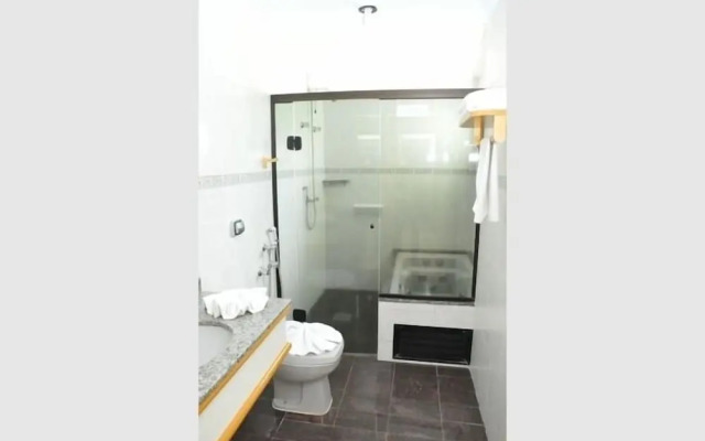 Rovi Plaza Hotel
