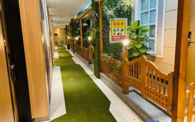Wonderland Hotel