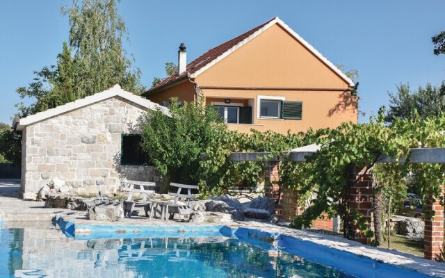 Stunning Home in Sinj With Sauna, Wifi and 4 Bedrooms