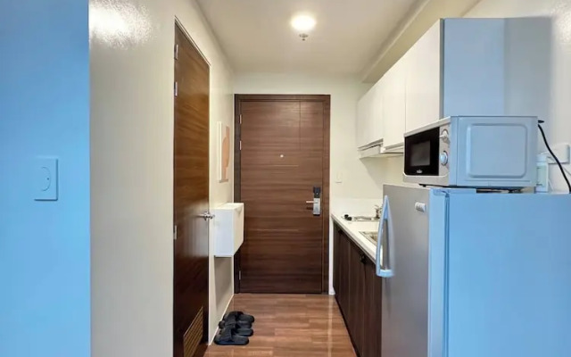 Entire Room in Makati Center With Fast Wifi