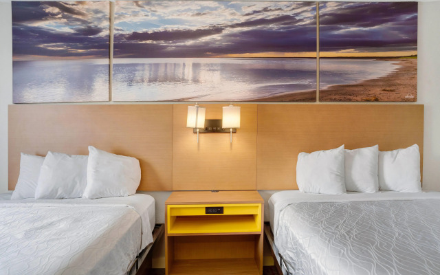 Days Inn by Wyndham Omaha/West Dodge