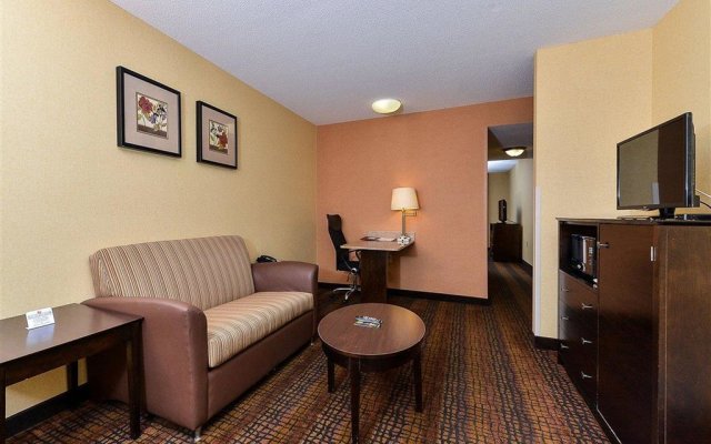 Quality Suites Tinton Falls