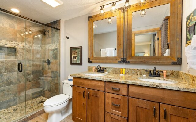 2054 The Pines 5 Bedroom Condo by RedAwning