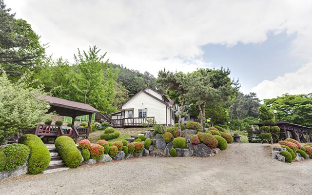Yangpyeong Let's Go Valley Pension