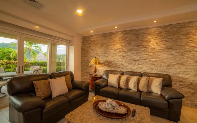 Del Mar 4M - 3 bdr 2 Bath Condo