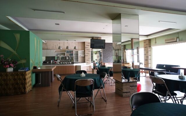 Bandara Hotel Balikpapan by OYO Rooms