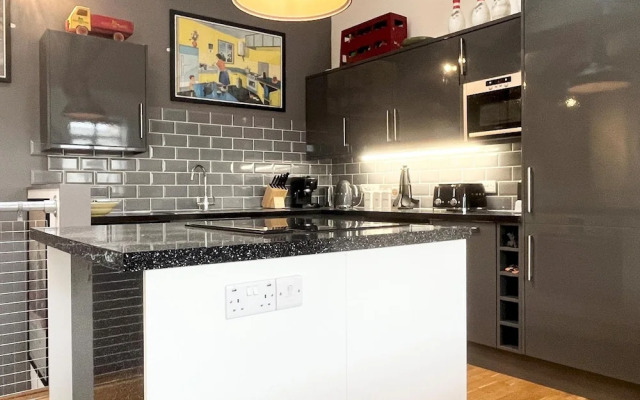 Stylish Tasteful 2bed 2bath Central Townhouse
