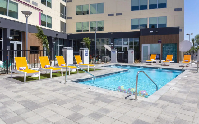 Aloft Glendale at Westgate