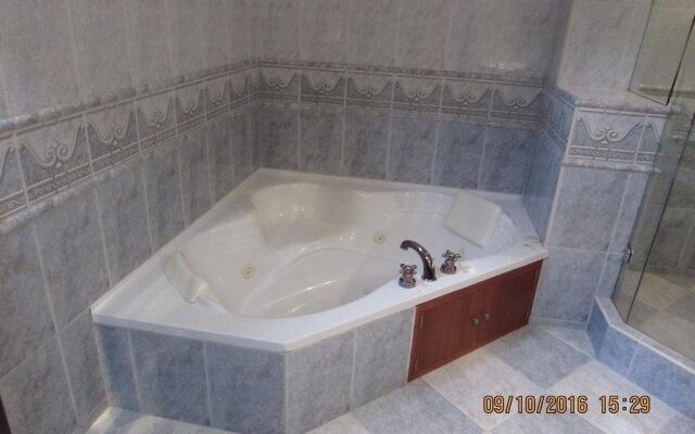 Hotel Chandelier Park