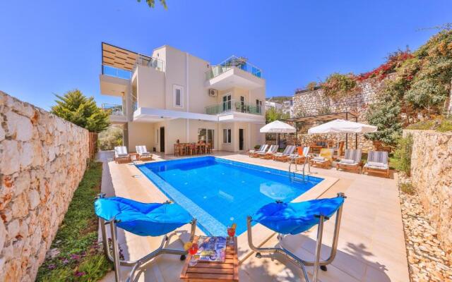 VILLA MYSTIC 5br/6bth Prvt Pool-Garden & Sea Views