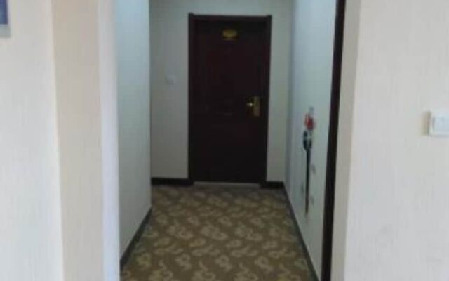 Xianyang Run 8 Business Hotel