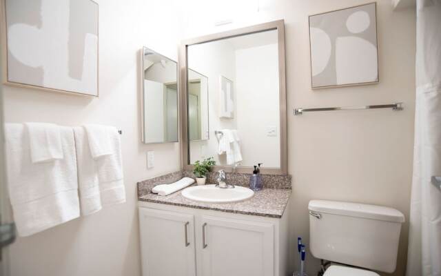 5BR CozySuites The Block-SkybridgeAccess
