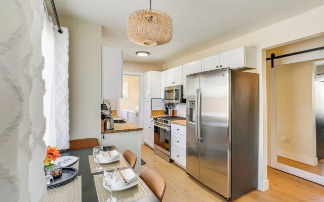 Walkable & Bright Bungalow in Dtwn Redding!
