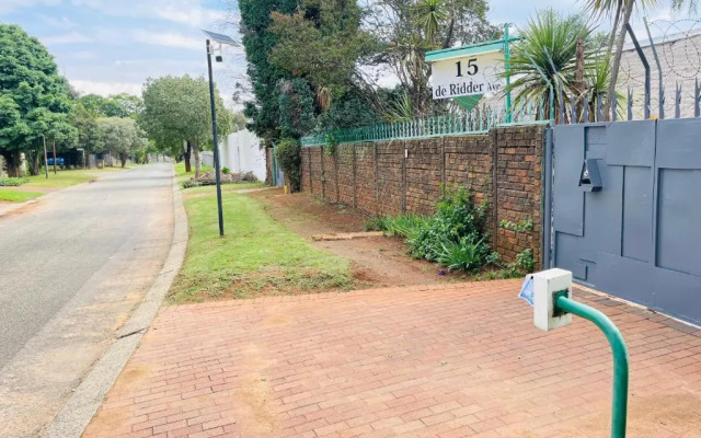 A1 Airport Lodge