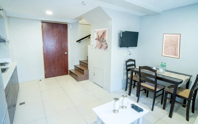 Gilmore Tower Suites By SMS Hospitality