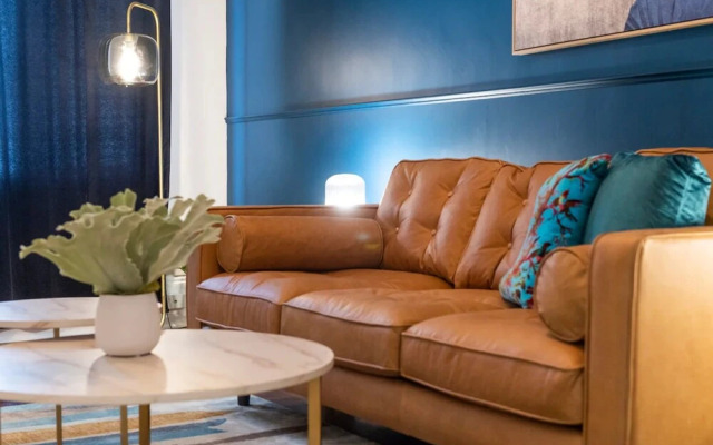 The 1920s 'flora' Suite