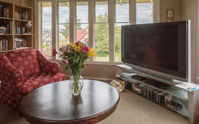 Oak Bay Guest House