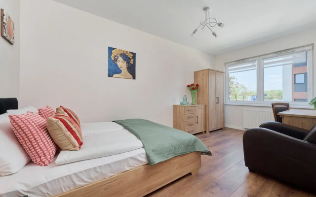 Opoczynska Apartment by Renters