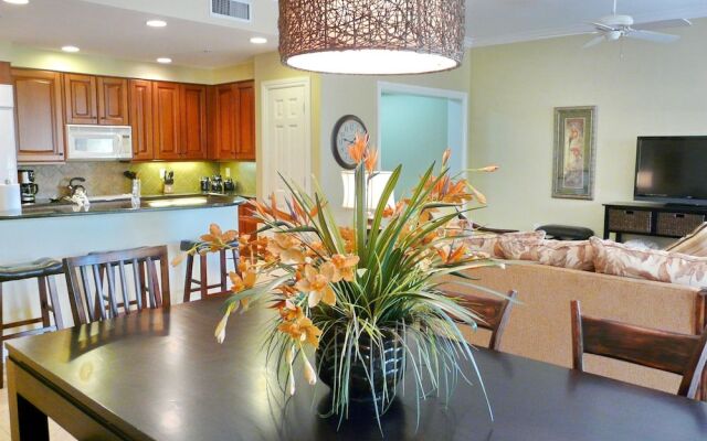 Luxurious Esplanade Condo Overlooking bay