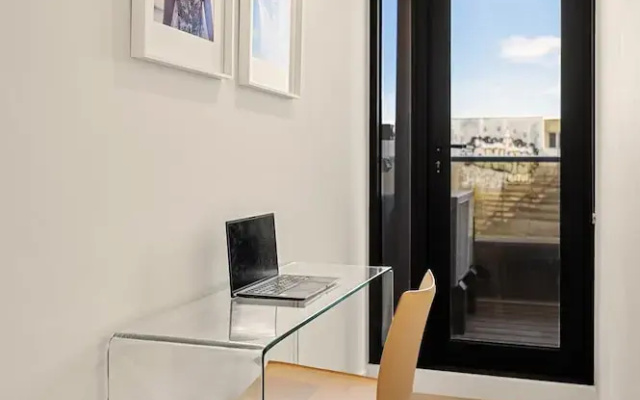 Bright 2-bed Apartment in Fitzroy's Heart