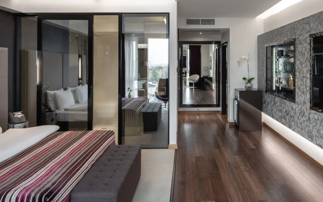 11 Mirrors Design Hotel