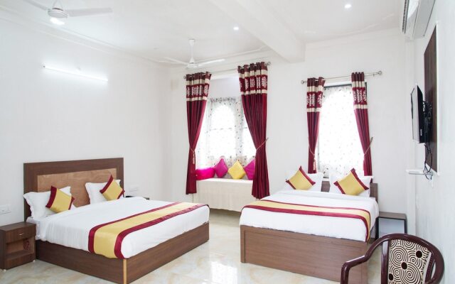 OYO 12131 Vallabh Villas