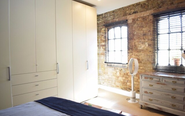 Open Plan Flat in East London