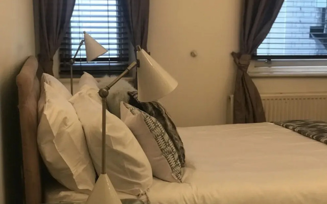 Suitely Trafalgar Square Luxury Apartment