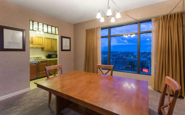 Ramada Hotel & Convention Center by Wyndham Topeka Downtown