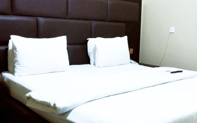 Breakfort Hotel and Suites