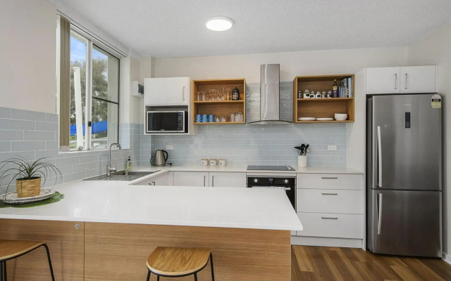 Sandy Feet 3-1 Main Street