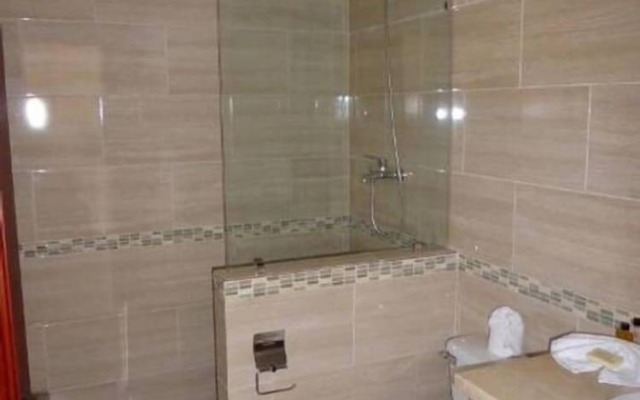 Touch of Elegance! 6 Bedroom Near the Beach