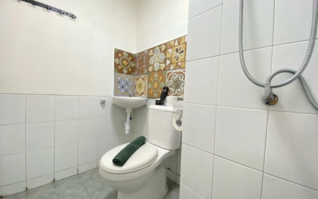 Bohemian Beauty Studio Room At Grand Asia Afrika Apartment – Bathroom – Bandung