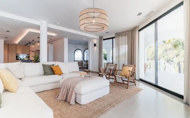 Superb Villa With Private Lagoon Pool