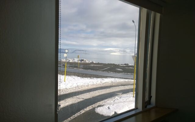 Budget Apartment with Ocean View
