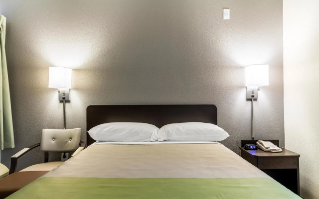 Studio 6 Dallas, TX - Northwest