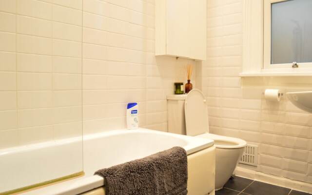 Shepherd&#39;s Bush 2 Bedroom Flat With Garden