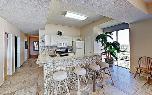 New Listing! Corner Gulf-view Penthouse W/ Pools 3 Bedroom Condo