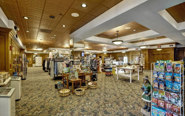Quality Hotel & Suites At The Falls