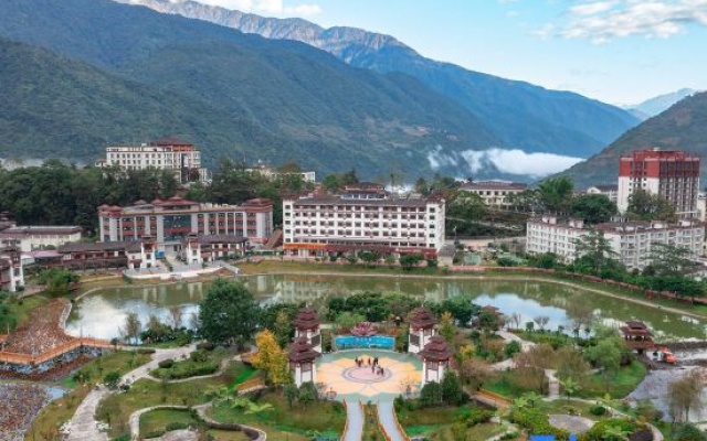 Vienna International Hotel (LinZhi Motuo Branch) — 3-star hotel in Nyingchi