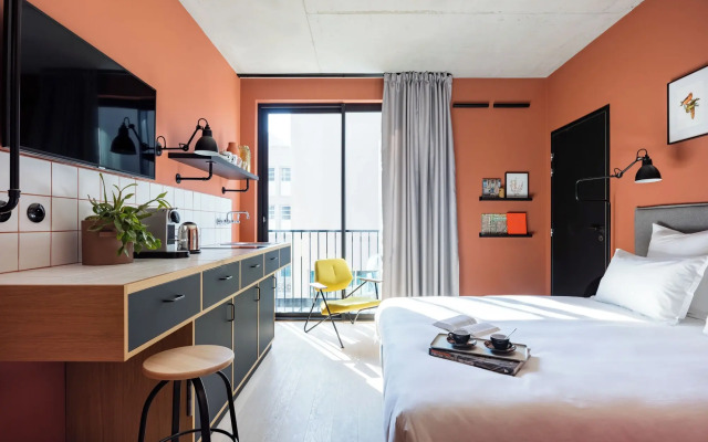 Deskopolitan House