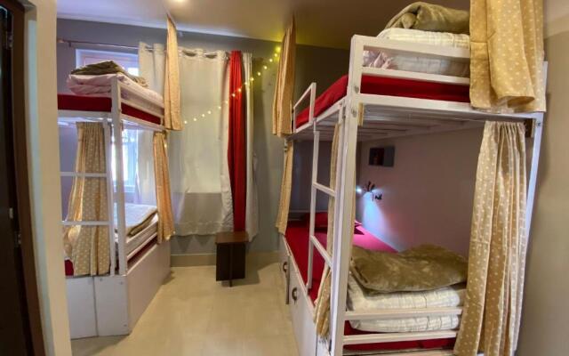 Tag Along Backpackers