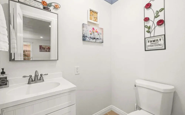 Not Affected by the Fire/spacious Retreat w/ Large Kitchen & Outdoor Patio