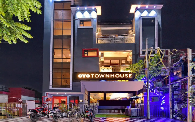 OYO 18258 Flagship Cherry Inn