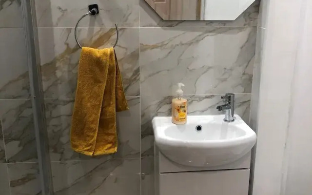 Housesleeps2- 2br-gardenview-parking-nearbeach