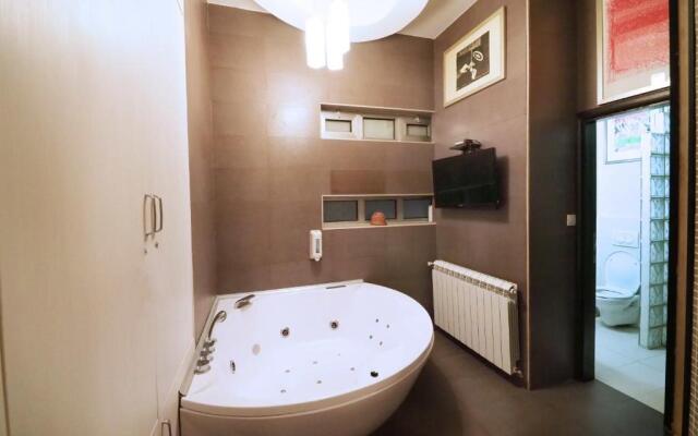 KennedyLux Apartment